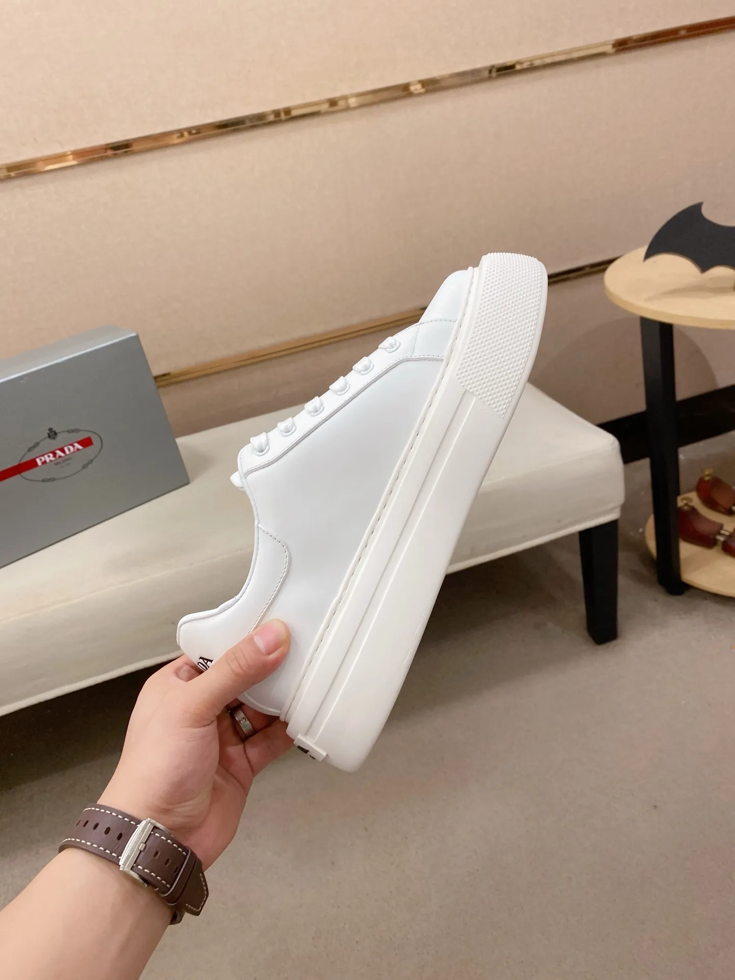 Men's shoes 💰 580💰 ✔️✔️✔️High version High-quality new PRADA (Prada) counters are launched simultaneously, new men's shoes, 😘fabrics are selected from first-layer cowhide fabrics. Lining: Imported cowhide leather lining. 👍🏿High-end☄️Open-molded non-slip rubber outsole, exquisite lines, simple and elegant, comfortable and high-end for leisure travel. Code number: 38 to 45